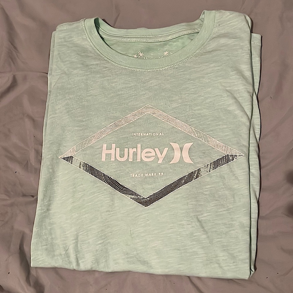 Men’s Hurley tee, barely worn!